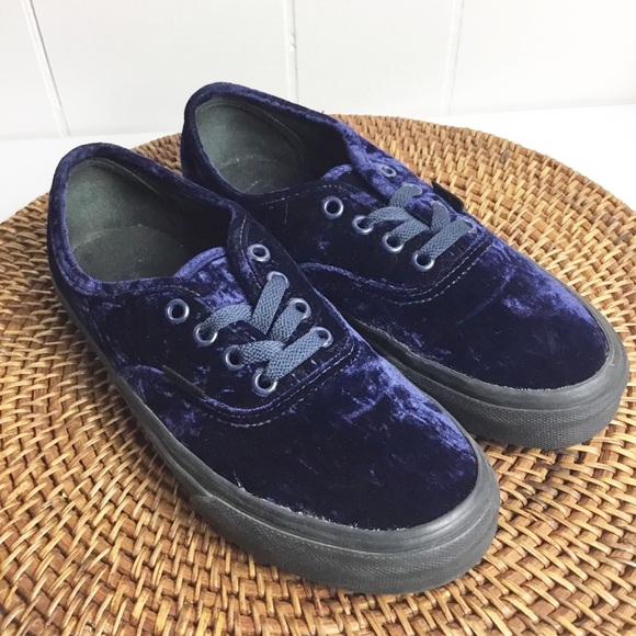 Vans Women’s Dark Blue Velvet Shoes Size 7 - Picture 2 of 5